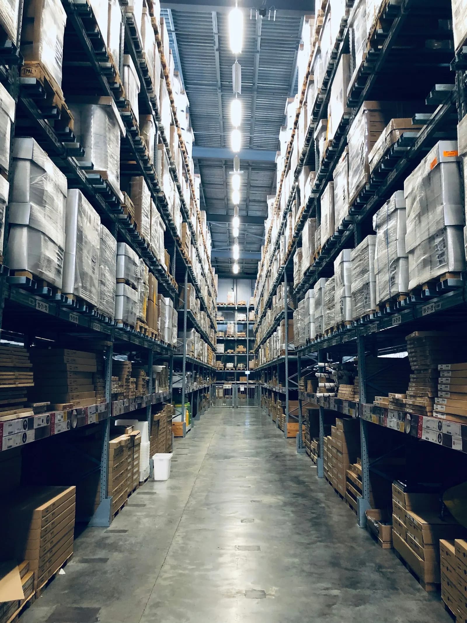 Staffing your warehouse for peak season without the chaos